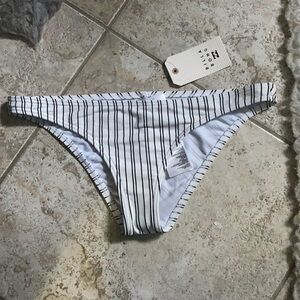 Billabong || NWT Easy On Me Tropic Bottoms {White & Black}